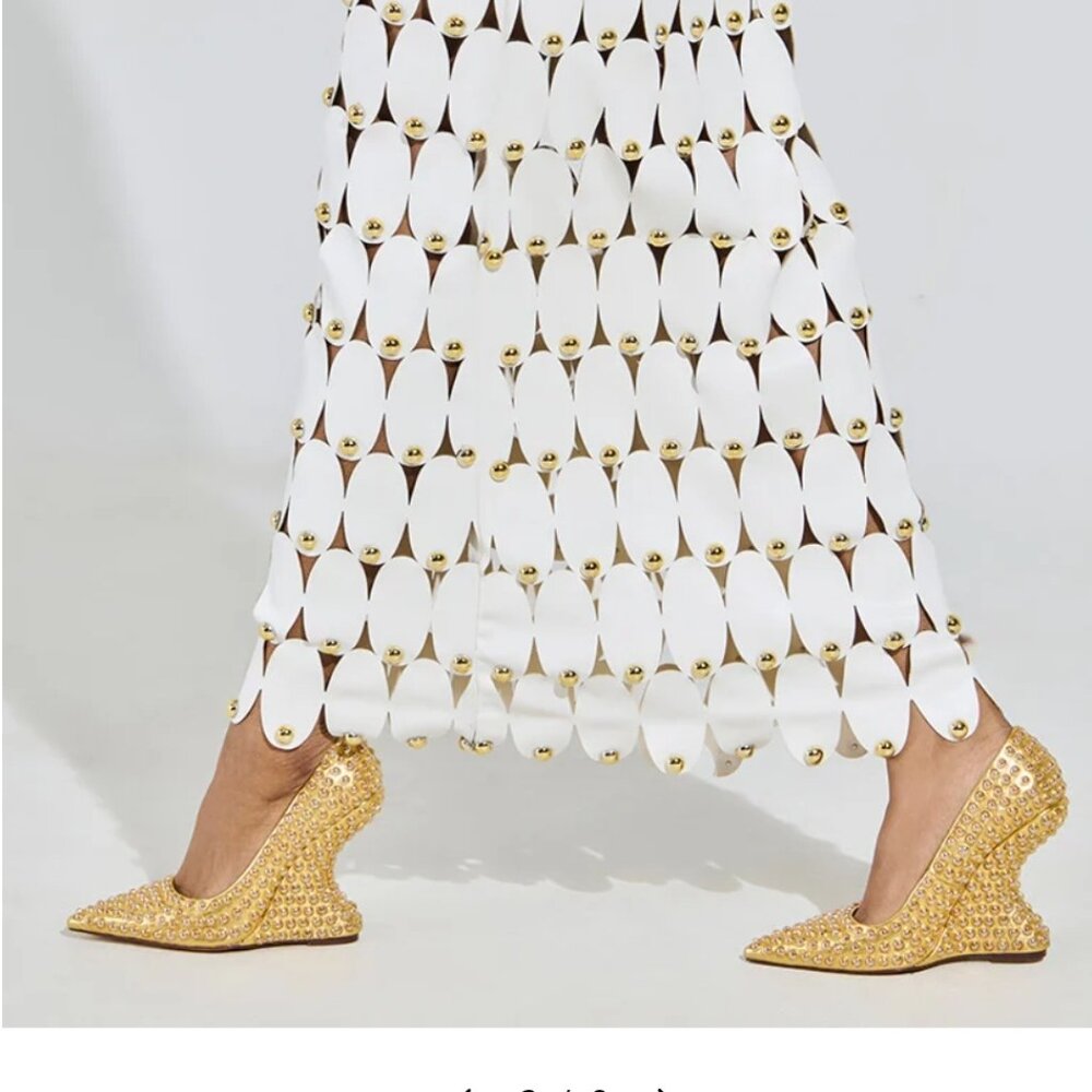 AKIRA AZALEA WANG TERYN GOLD WEDGE PUMP Size 99